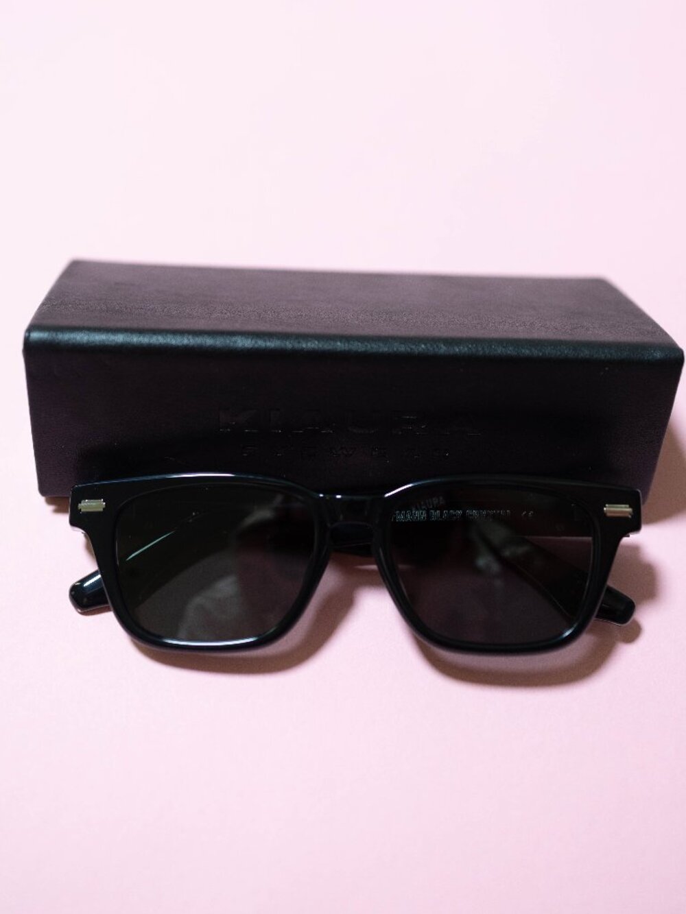KIAURA Sunglasses in Black Crystal